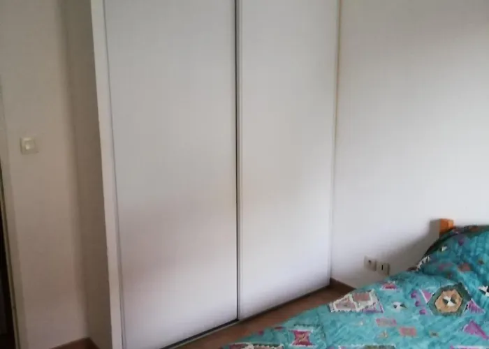 Location D\'Une Chambre Au Calme Dans Un Appartement
